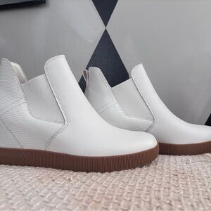 Sorel White Chelsea Sneakers